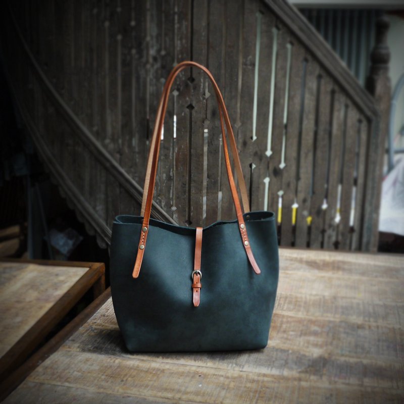 夕卡 Shika // 手制革物_牛胚皮手缝肩背包 - 侧背包/斜挎包 - 真皮 黑色