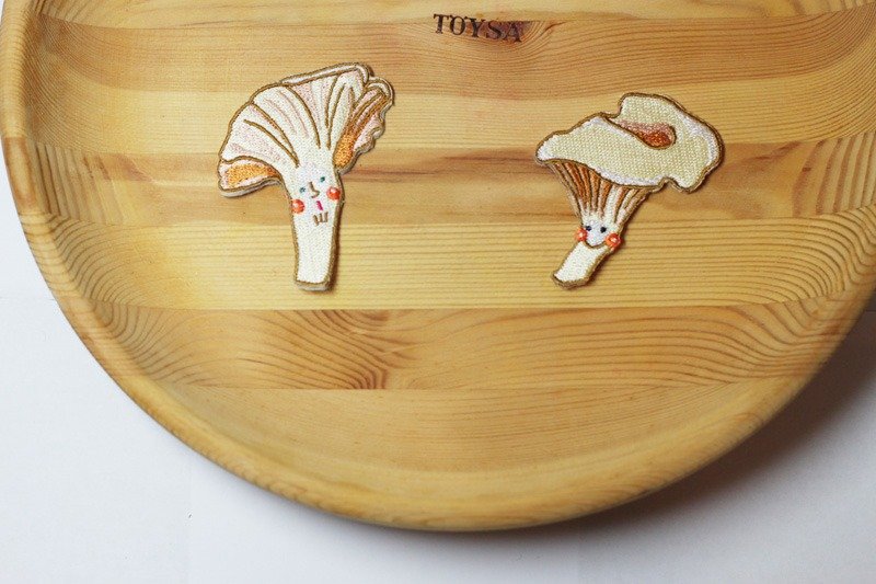 瑞典森林里的黄金：鸡油菇电绣布章（背胶款） - 其他 - 其他材质 黄色