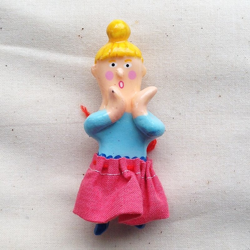 mini brooches [ Hearty series ]裙摆摇摇002 BABY BLUE跟粉红是绝配 手上长痣的人聪明不缺钱用 - 胸针 - 粘土 粉红色