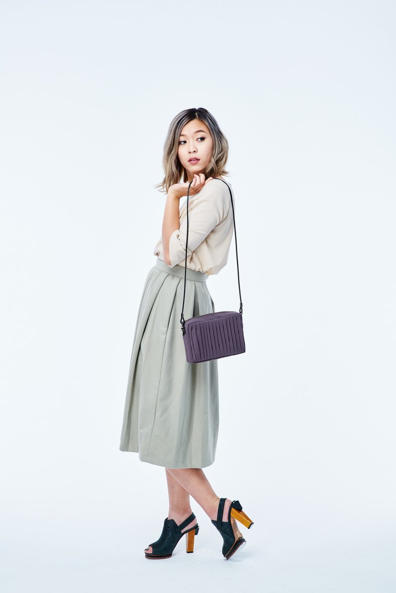 南庭系列包/小煎包(灰咖啡)。肩背包。斜背包 - 侧背包/斜挎包 - 其他材质 