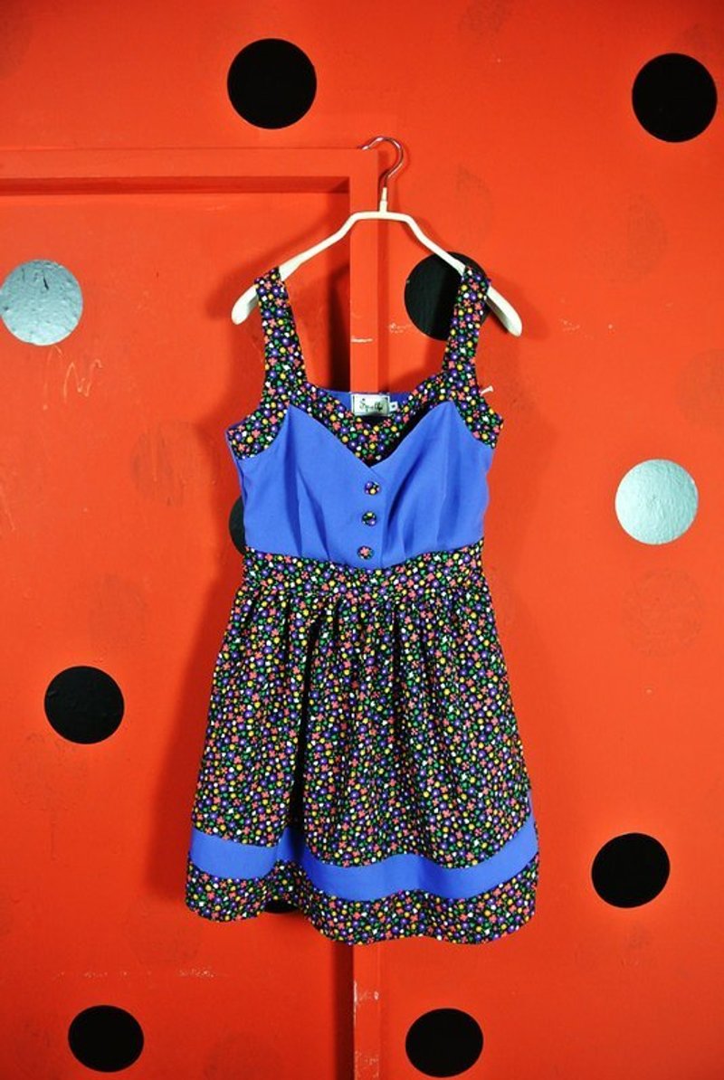 裙摆摇摇小花洋装 - 洋装/连衣裙 - 其他材质 