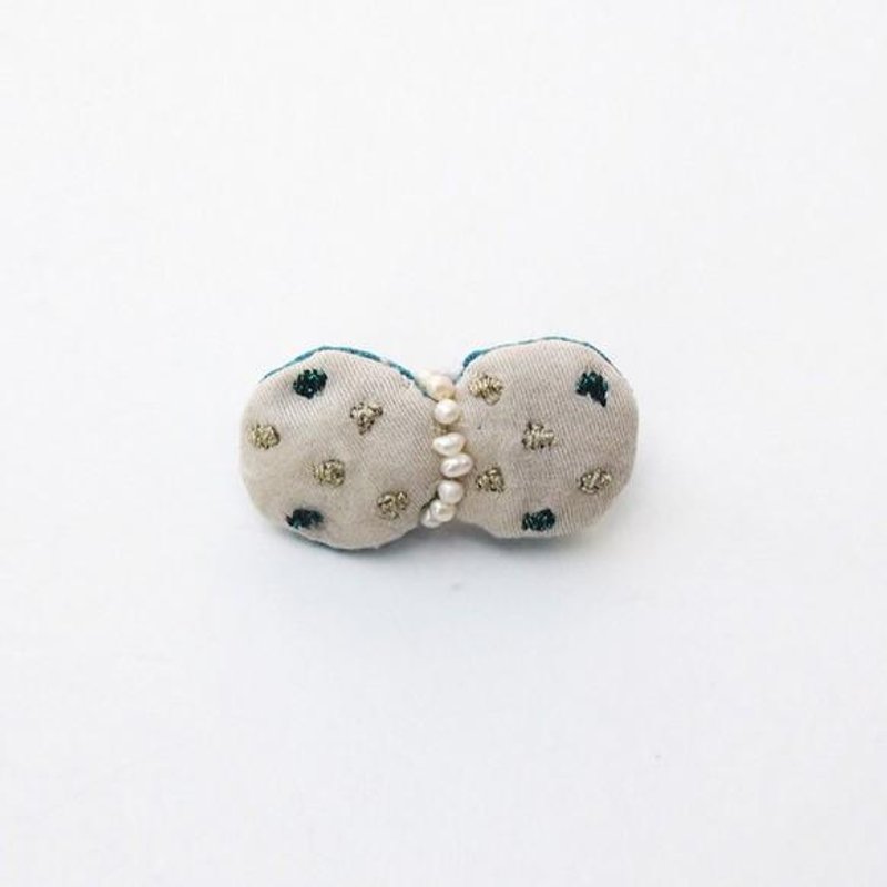 Small sparkling embroidery brooches 005 No. 3 【Order production】 - 胸针 - 棉．麻 卡其色