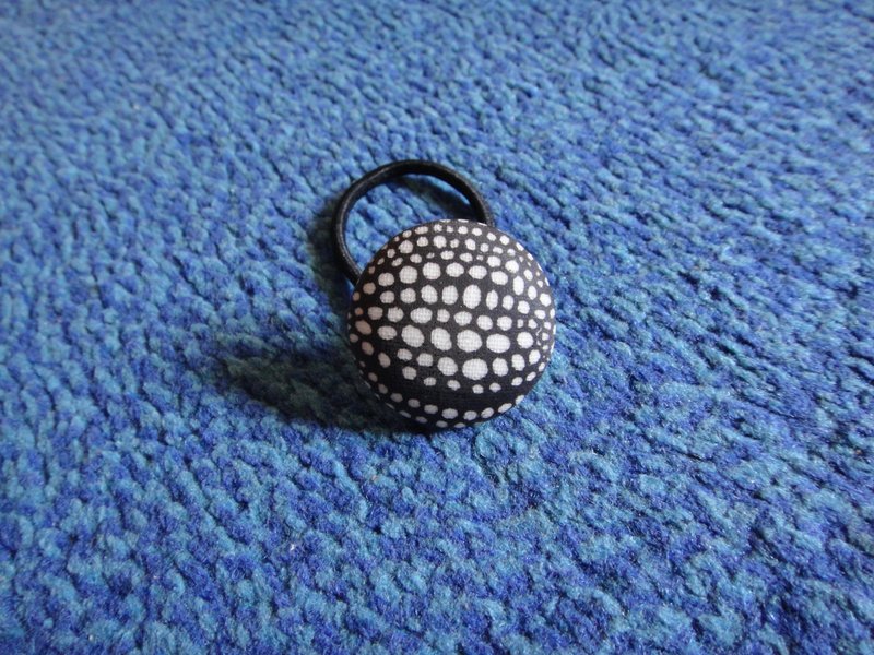 草间弥生 圆点南瓜 钮扣发圈 C48CIY75 - 发饰 - 塑料 黑色