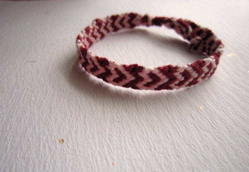 爱 挂心上 幸运绳编织手环 (可选色) - 手链/手环 - 棉．麻 