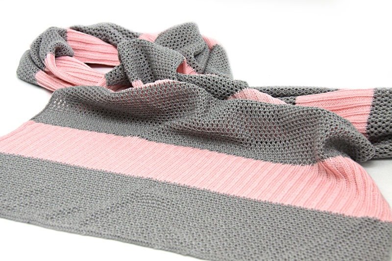 【围衣】婴儿粉灰段渔网条纹宽披肩围巾 - 丝巾 - 其他材质 粉红色