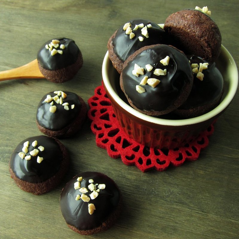 【季节限定】巧克力奶酪球  8 入 (盒) - 蛋糕/甜点 - 新鲜食材 黑色