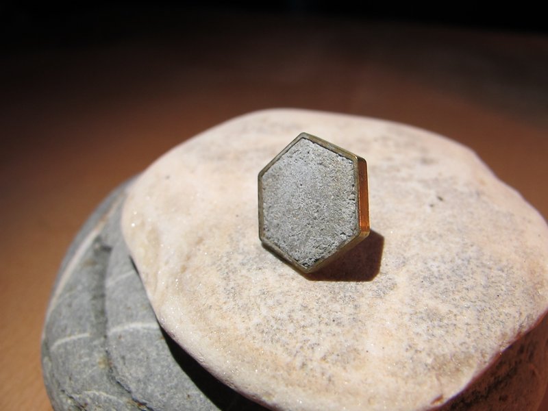 ▲  记录你的生活 ◤ 六角形 ◢ / 水泥耳环 - 其他 - 其他金属 