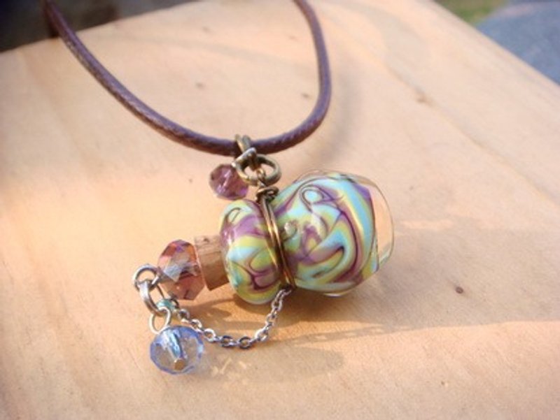 柚子林手工琉璃 -精油瓶 / 闻香瓶 项链 -嘉年华 -紫耀蓝(立体瓶) - 项链 - 玻璃 多色