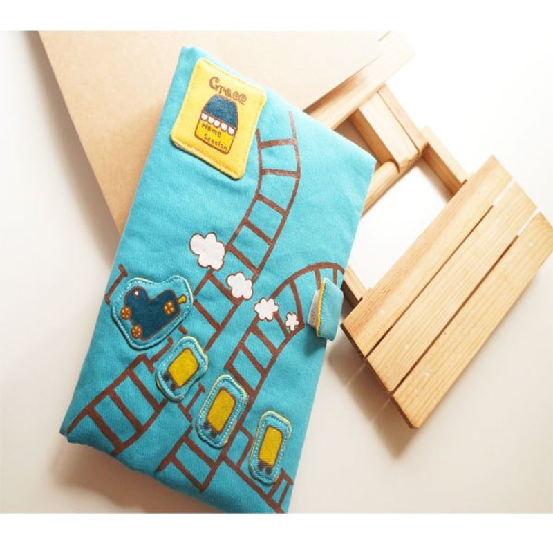 手绘火车+乱飞铁轨宝宝手册套(蓝)小火车可改成魔鬼粘设计(需加收费用)/可彩绘宝宝名字) - 其他 - 其他材质 蓝色