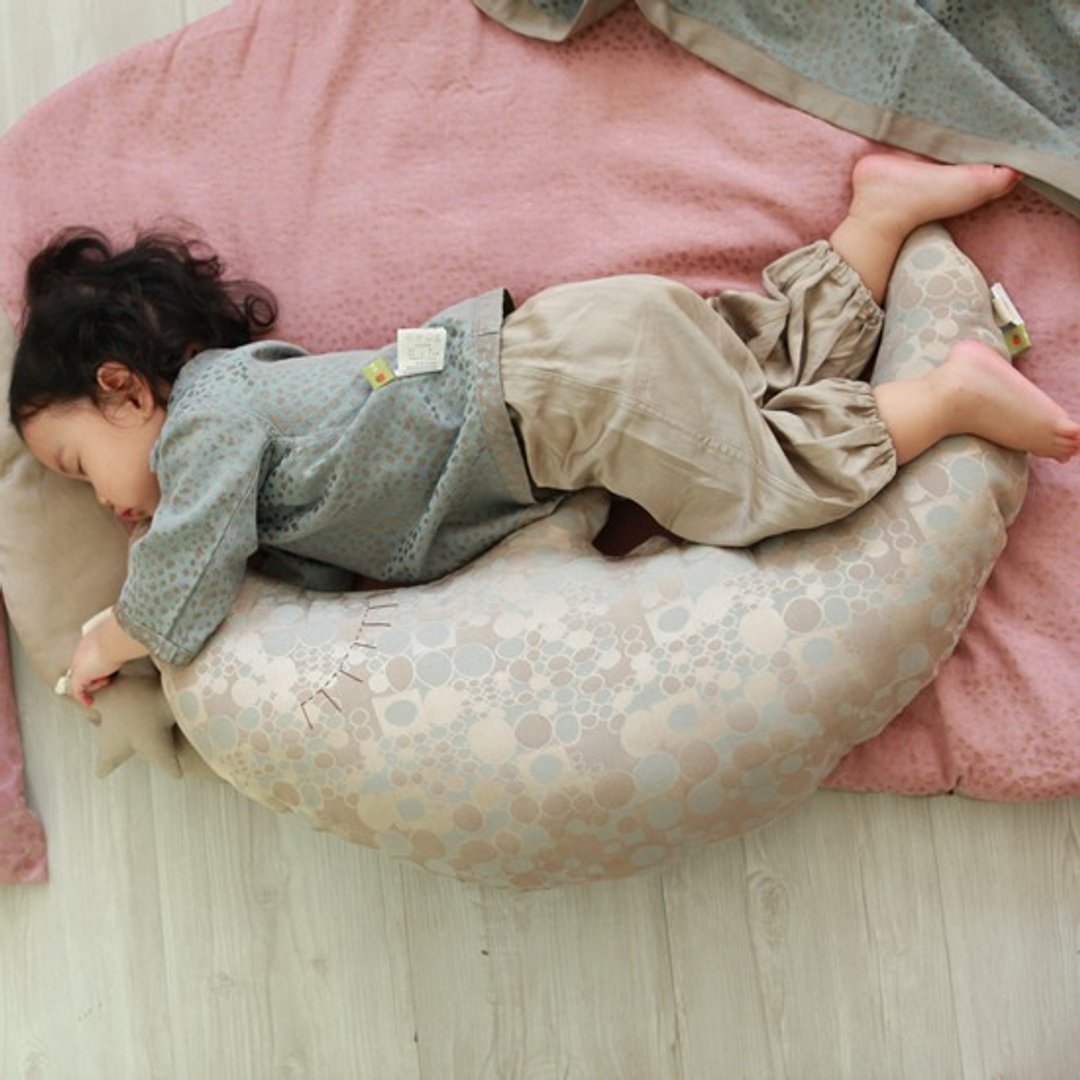 [ KAKIBABY ]专利天然柿子染布 - 月亮抱抱枕、哺乳枕(蓝色) - 其他 - 棉 蓝色