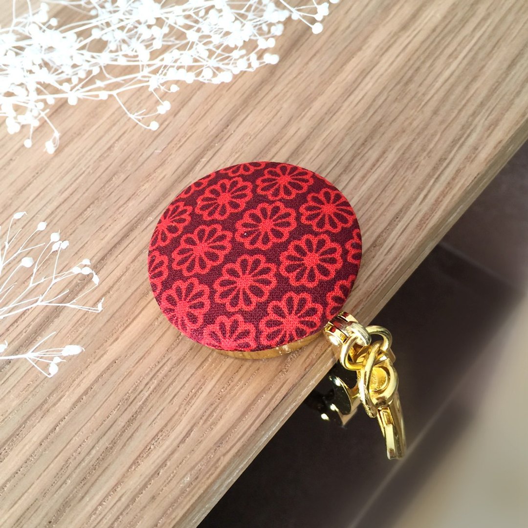 Bag hanger with Japanese Traditional Pattern, Kimono - chrysanthemum - 吊饰 - 其他材质 红色