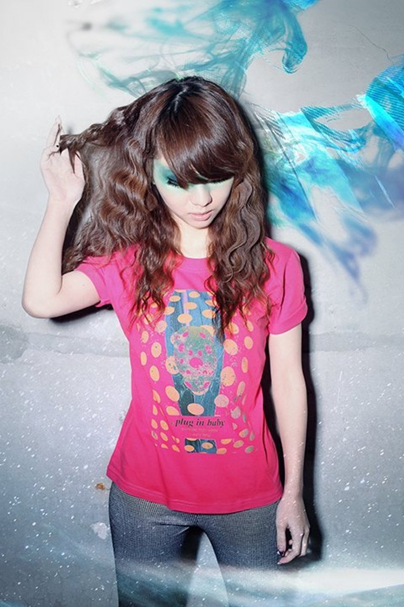 MY PLUG IN BABY / T-Shirt (洋红) - 女装 T 恤 - 棉．麻 红色