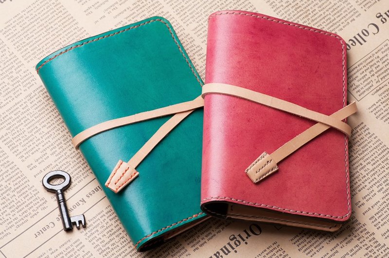 手染植物鞣手縫护照夹 - 护照夹/护照套 - 真皮 白色