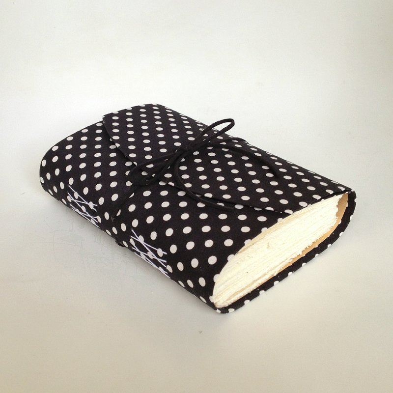 REISEN / [ 碎花系列 ] 黑底白点-手工笔记本/A5 - 笔记本/手帐 - 纸 黑色