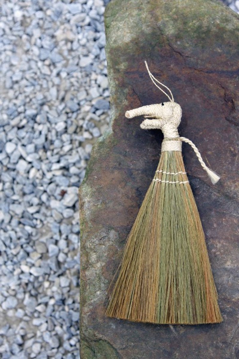 黄麻手编小扫把＿大象 - 摆饰 - 植物．花 