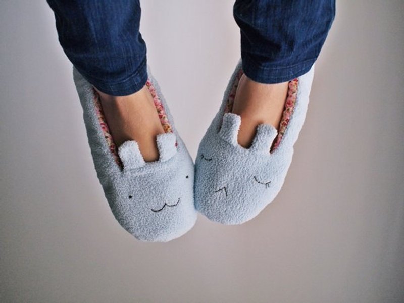 hairmo。笑一个兔室内暖暖拖鞋-淡蓝 - 室内拖鞋 - 其他材质 蓝色