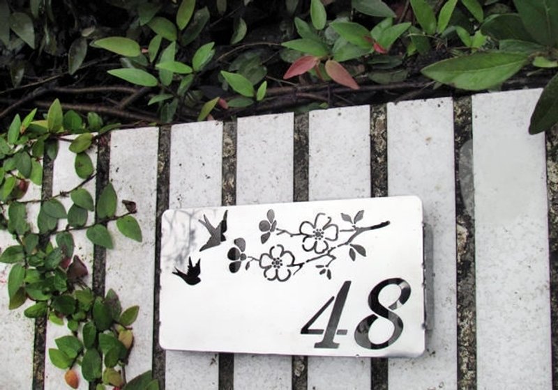 不锈钢花鸟小门牌 别致雅观 无畏风雨 本产品仅能刻数字 - 摆饰 - 其他材质 银色