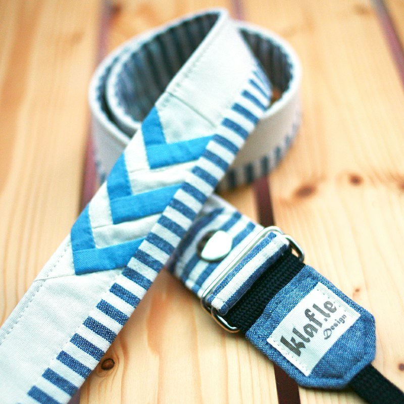 “心”－ 拼布款手工可拆式相机带－拼布蓝 - 相机 - 其他材质 蓝色