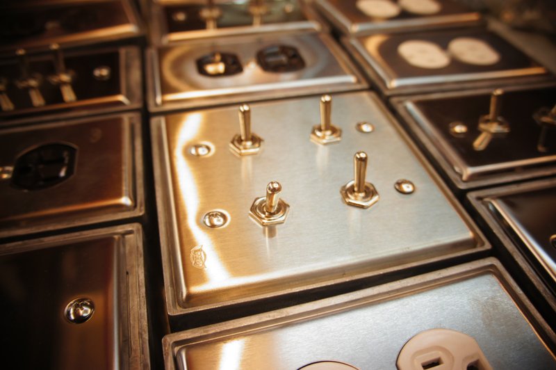 Edison-industry 复古 工业风 LOFT 工业开关  正规尺寸 四开(两联) - 灯具/灯饰 - 其他金属 卡其色