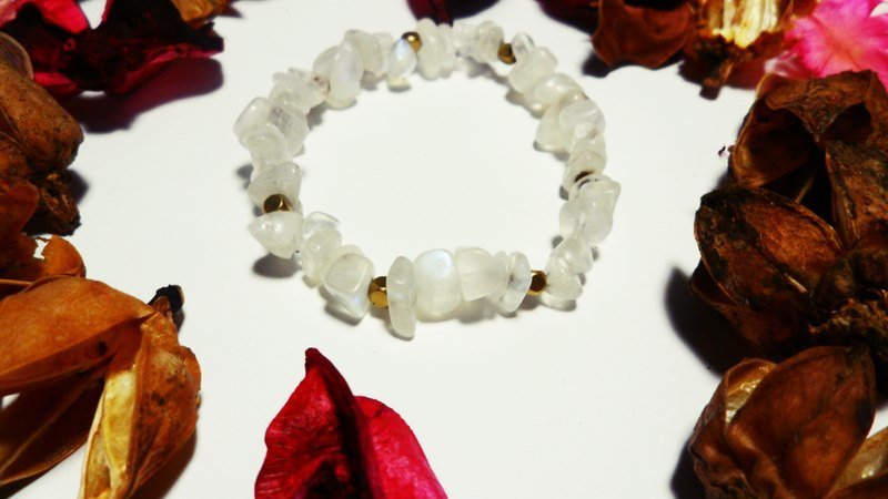 美好时代｜温柔月光石x黄铜 手链 - 手链/手环 - 宝石 白色