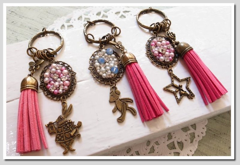 。微光宝石系列。麂皮流苏钥匙圈(粉红色系) - 吊饰 - 其他金属 粉红色