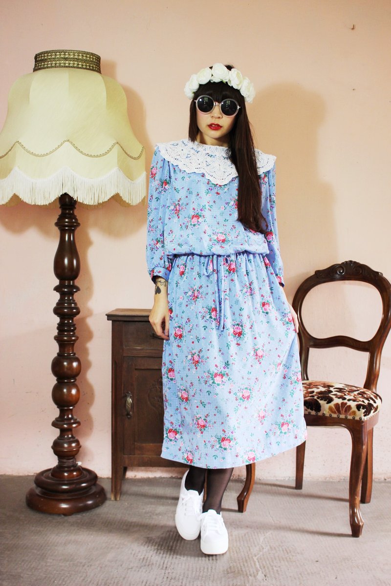 F1066(Vintage)水蓝色花朵附腰绑带大蕾丝平领古着洋装(婚礼/野餐/派对) - 洋装/连衣裙 - 其他材质 蓝色