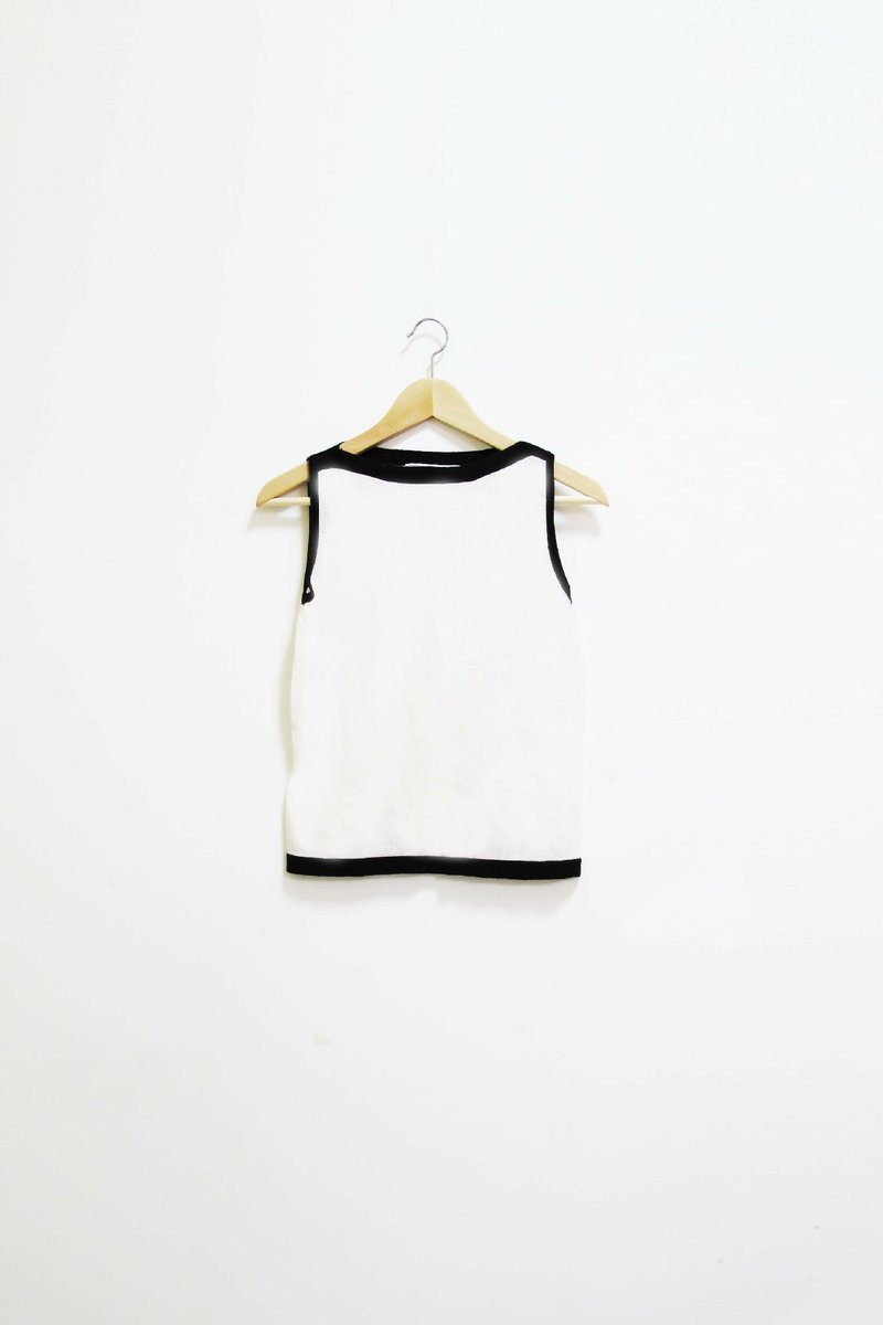 【Wahr】简约黑边无袖上衣 - 女装上衣 - 其他材质 