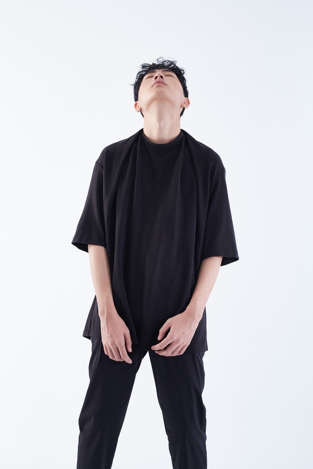 TRAN - 绕领折宽袖TEE - 男装上衣/T 恤 - 聚酯纤维 黑色