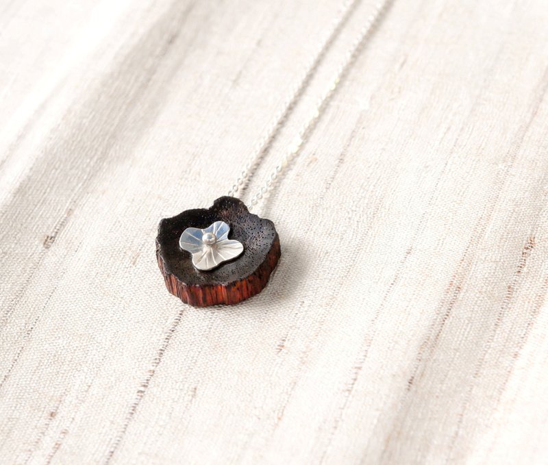 盛开 | 老红檀木,925银| 24寸银链  blooming| red sandalwood, silver| 24 inch - 项链 - 木头 红色