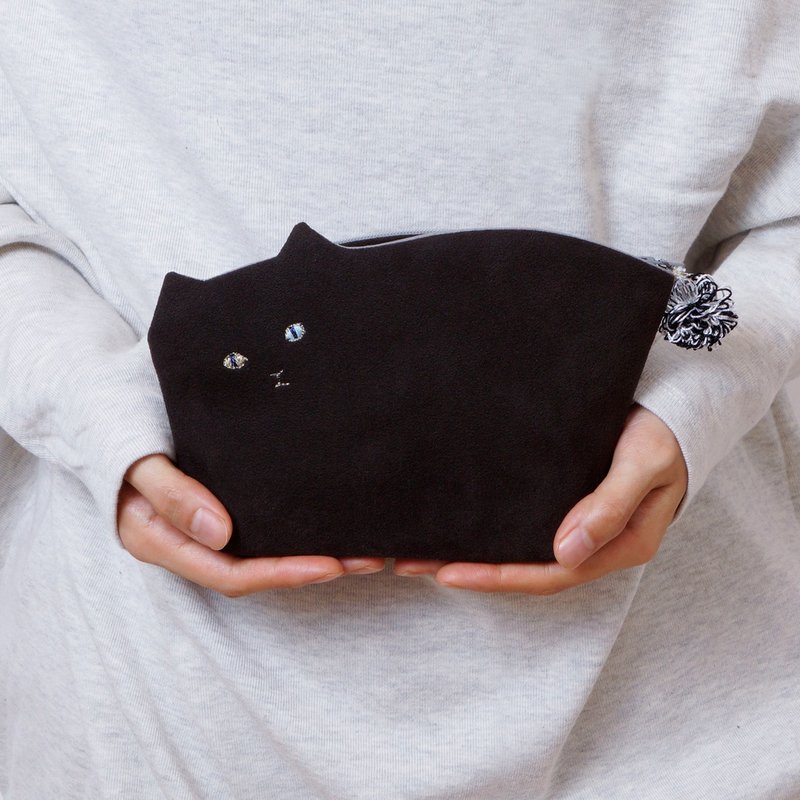 Koneko pouch 002 black [Made to order] - 化妆包/杂物包 - 绣线 黑色