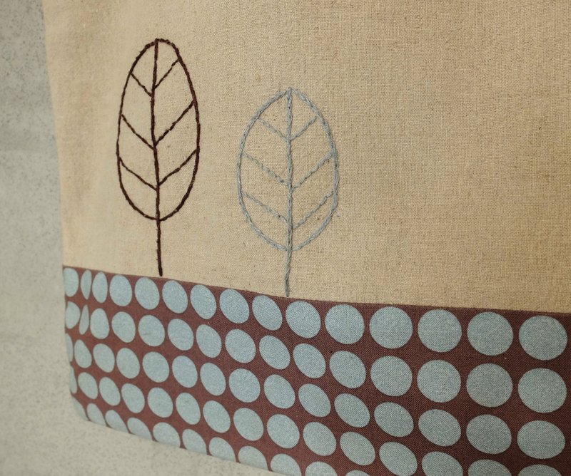 蓝天大地　好随性刺绣小叶子　日本麻布　购物袋　环保袋 - 侧背包/斜挎包 - 其他材质 卡其色