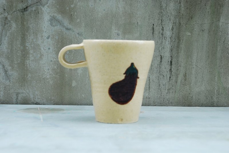 彦彦-手作圆把手马克杯-茄子 - 花瓶/陶器 - 其他材质 白色