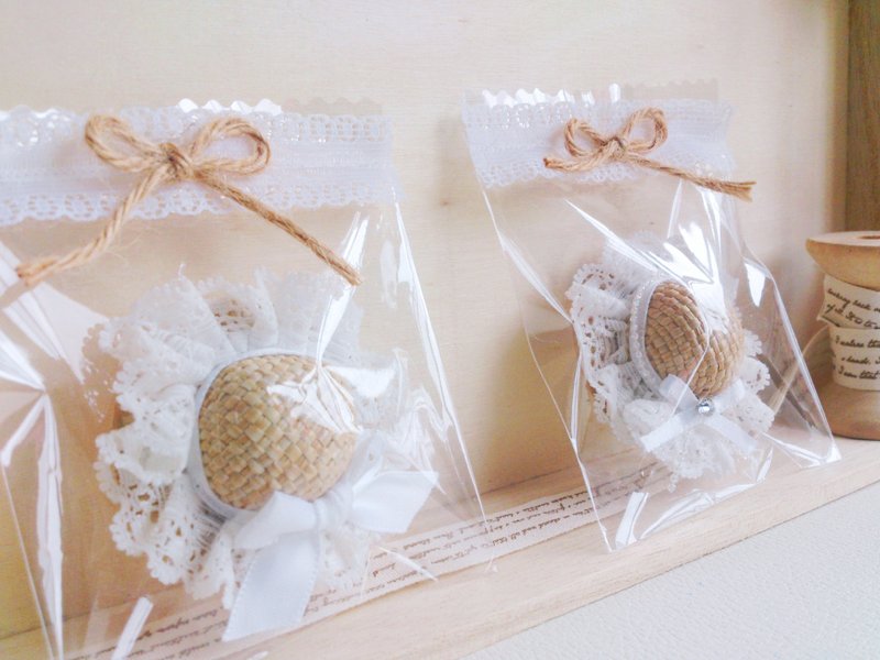 Oops！tutu 婚礼小物 【夏日纯白蕾丝迷你草帽 -20组 】-磁铁/ 木夹 - 冰箱贴/磁贴 - 竹 白色