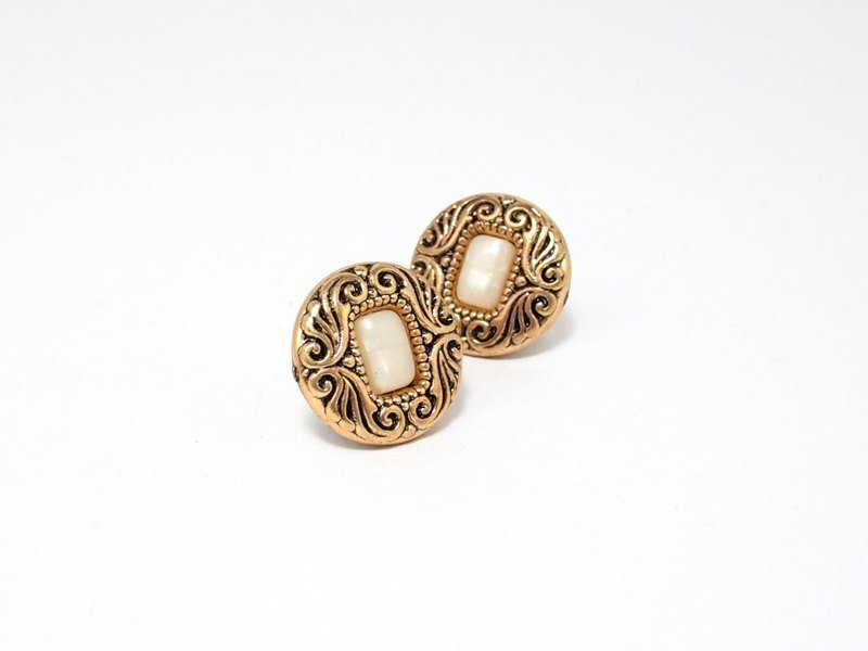 [Circle dot]魔境 - 耳环/耳夹 - 塑料 金色