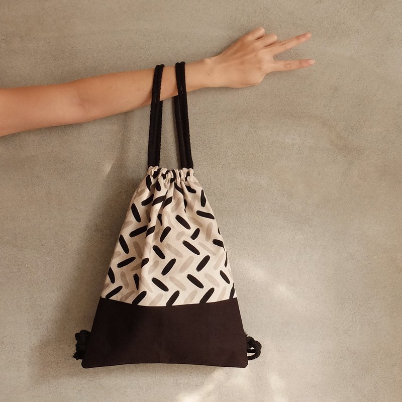 方向感　八八束口袋后背包　日本棉麻布　帆布　特粗棉绳　黑+卡其 - 束口袋双肩包 - 其他材质 黑色