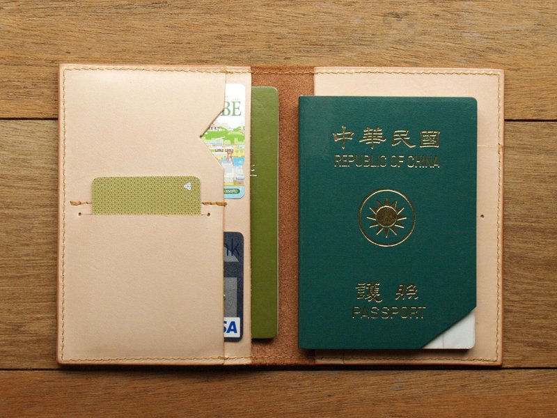 【定制化刻印】Classic Tan 手工真皮护照夹/护照套 (礼盒包装) - 护照夹/护照套 - 真皮 橘色