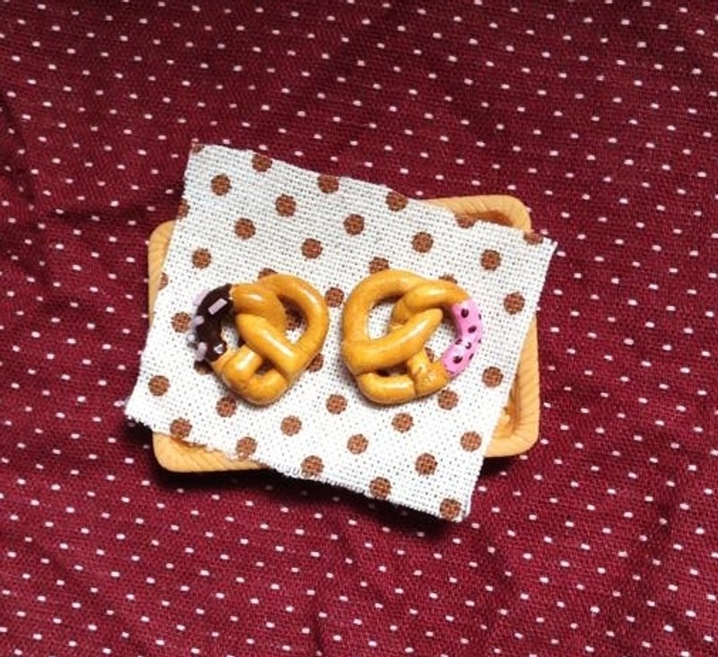 扭来扭去扭结饼耳环组(两个一组)(可改耳夹式) - 耳环/耳夹 - 粘土 多色