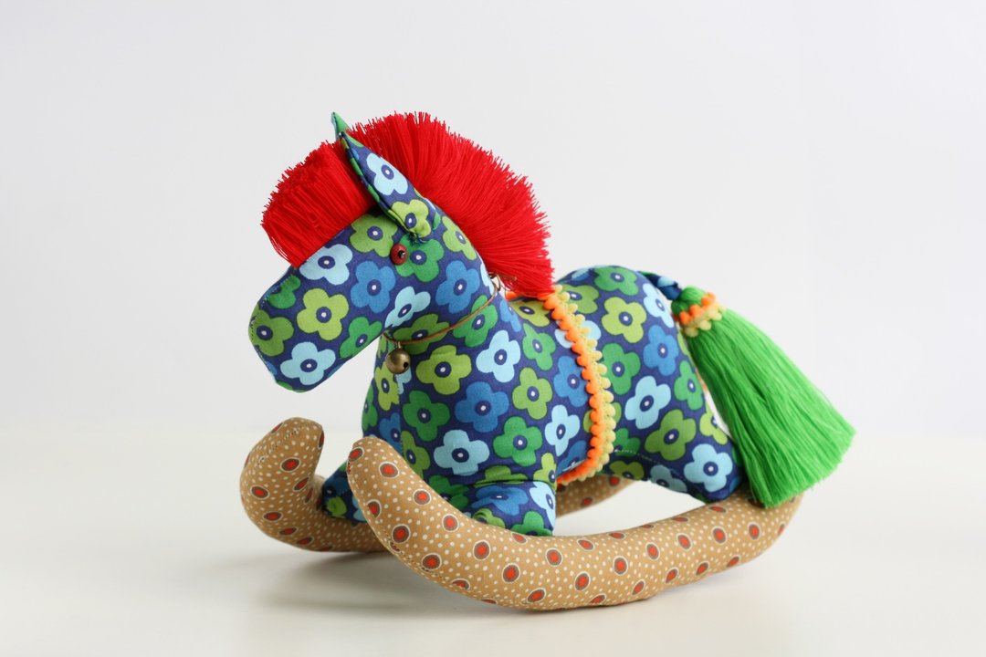 手工缝制 摇摇马 布偶/摆饰 (蓝底大花布/大红鬃毛) --  Fabric Rocking Horse - 玩偶/公仔 - 其他材质 多色
