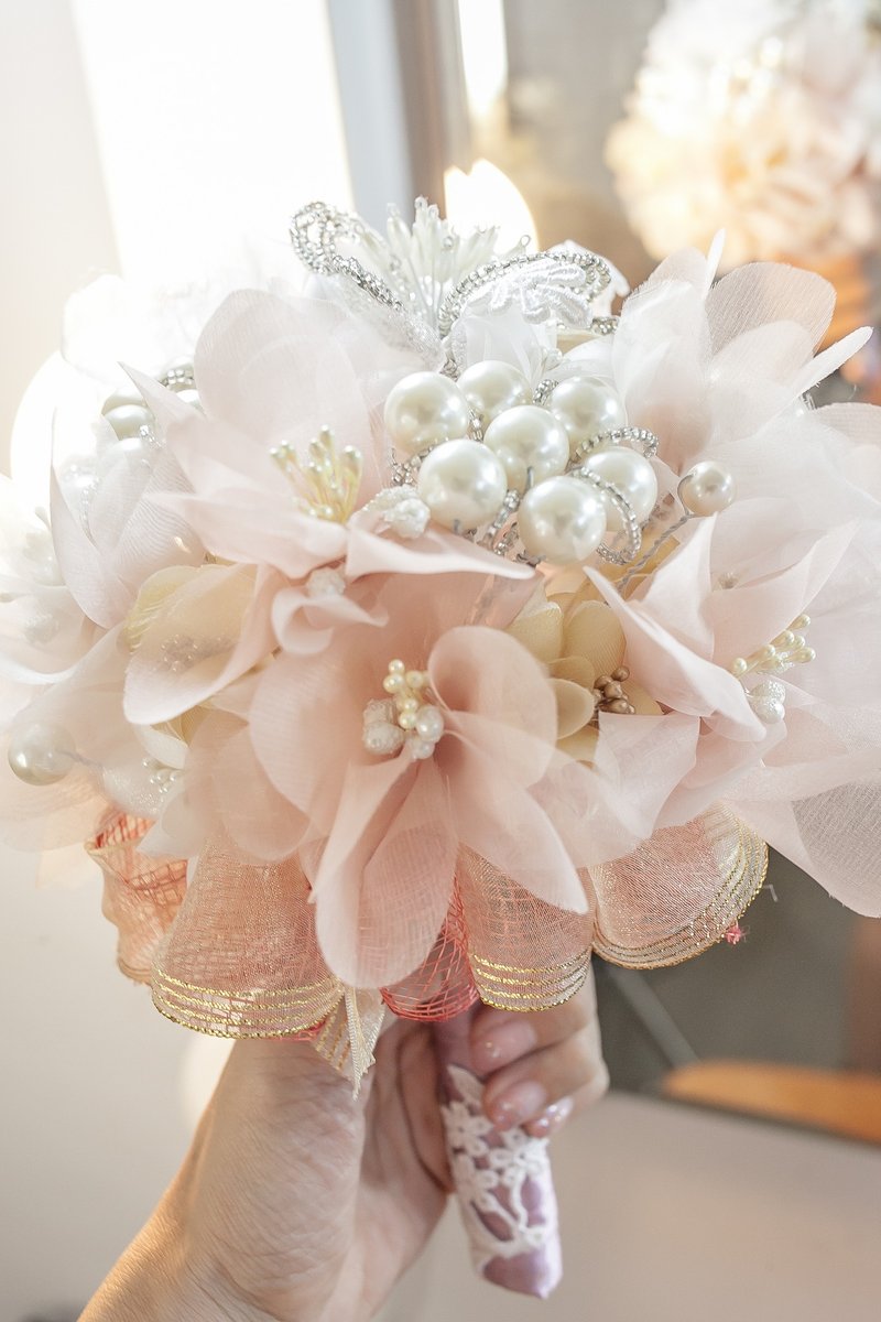 粉色手工纱花珠宝捧花 --- 现货 - 其他 - 其他材质 粉红色