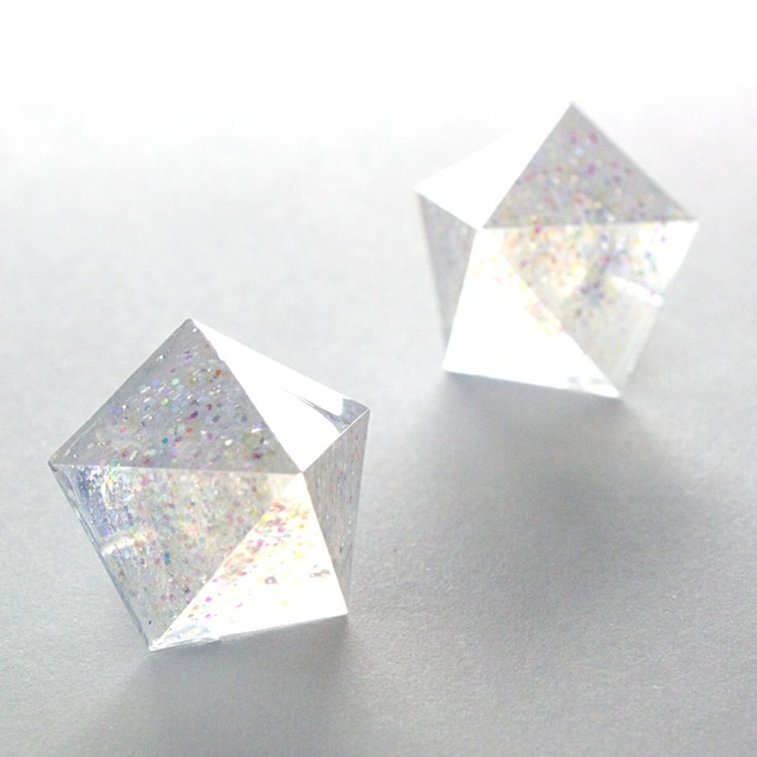 Pentagon earrings (particles) - 耳环/耳夹 - 其他材质 多色