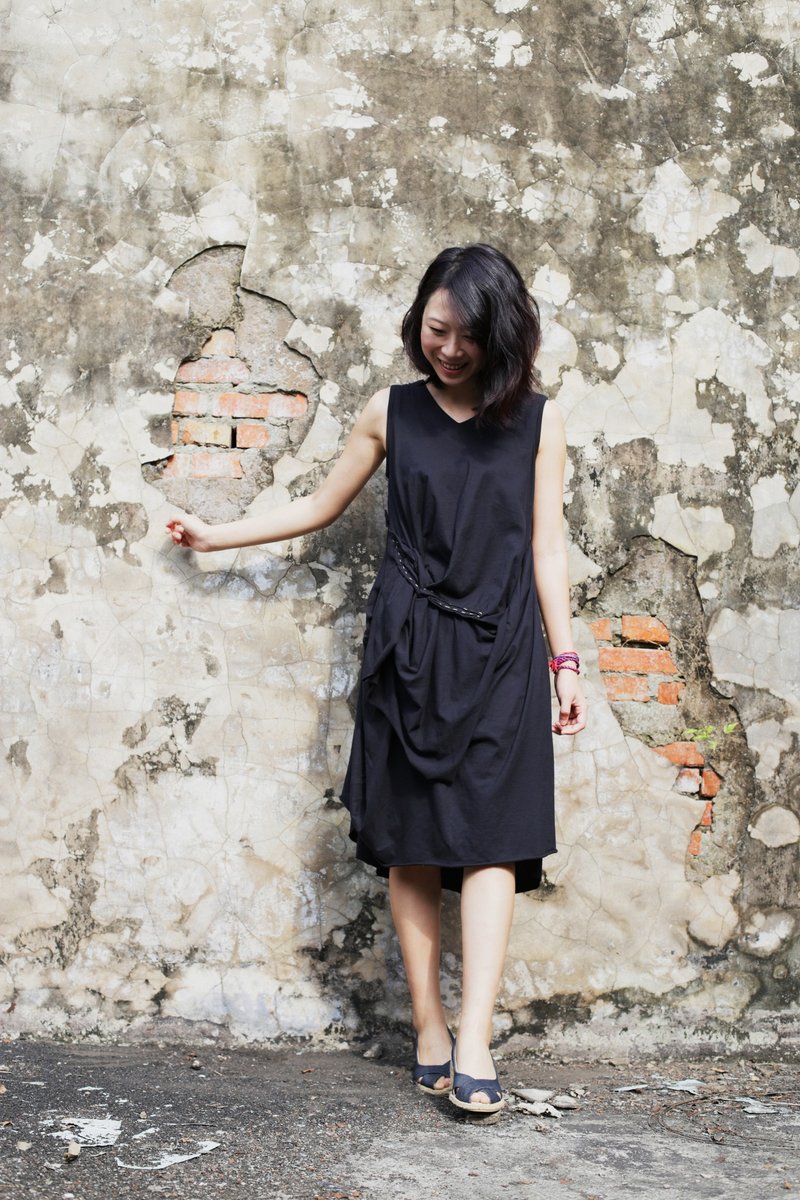 黑色立体裁剪洋装 - 洋装/连衣裙 - 棉．麻 黑色