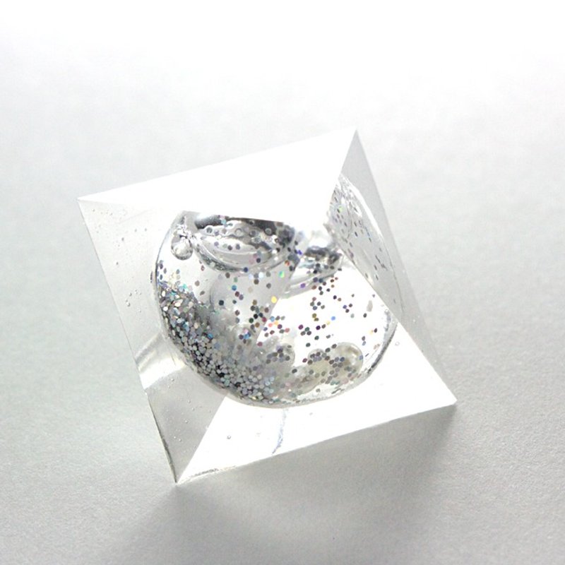 Pyramid earrings single (snow dome D) - 耳环/耳夹 - 其他材质 灰色