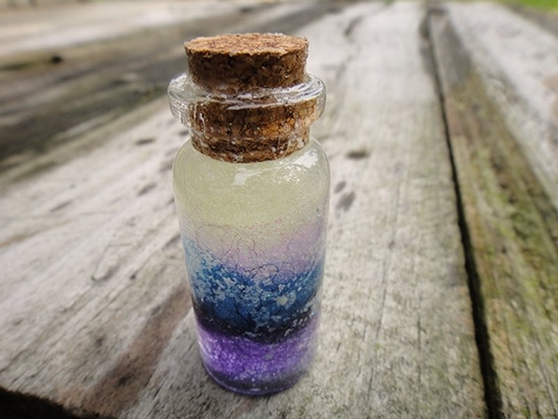 星空瓶 软木塞玻璃瓶 毕业 交换礼物 定制化 - 吊饰 - 玻璃 多色