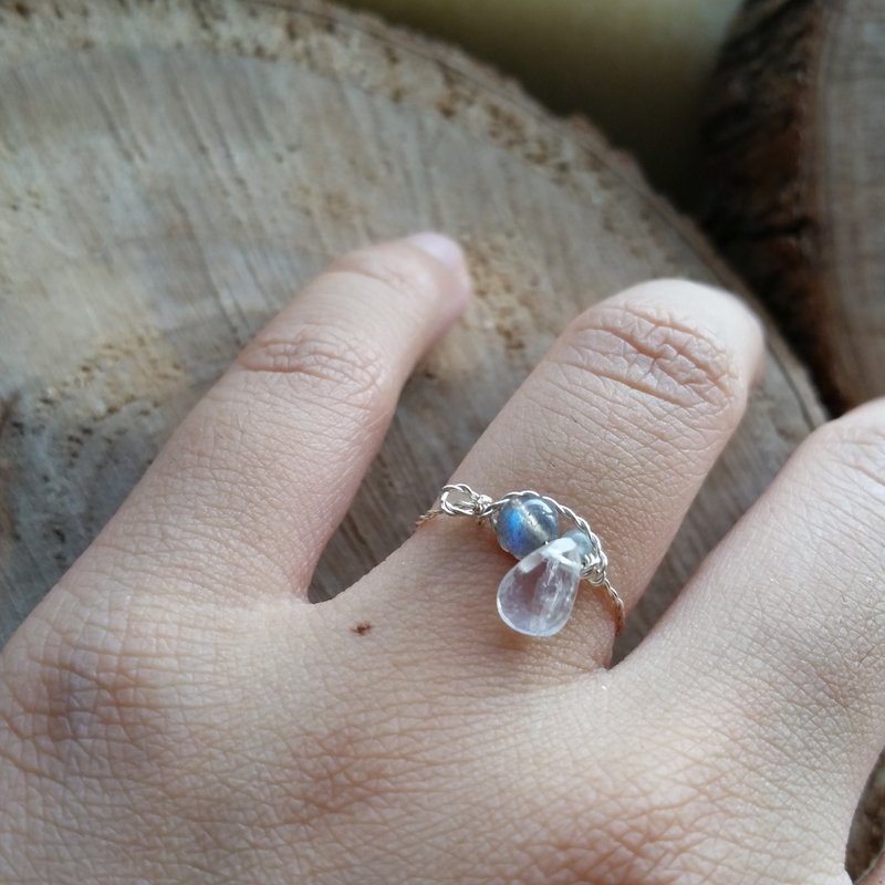 月光石/月亮石 , 蓝光拉长石, 小蓝碧茜珠镀银戒指 please provide ring size when order gold-plated Silver-plate chain Ring with moonstone, labradorite and small tourmarine - 戒指 - 宝石 蓝色