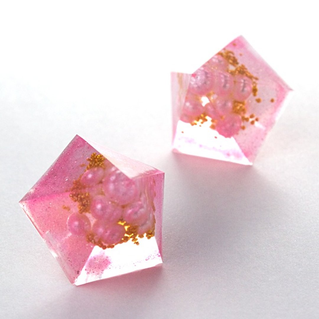 Pentagon earrings (crape myrtle) - 耳环/耳夹 - 其他材质 粉红色