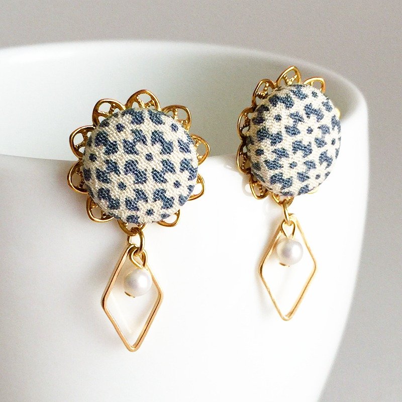 Flower Earrings with Japanese Traditional pattern, Kimono - 耳环/耳夹 - 其他材质 蓝色