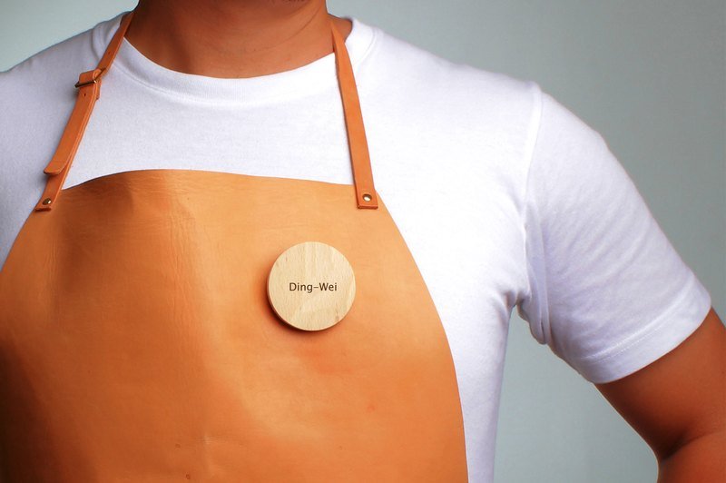 木制胸章-制作名字或是一小句话 - 胸针 - 木头 咖啡色