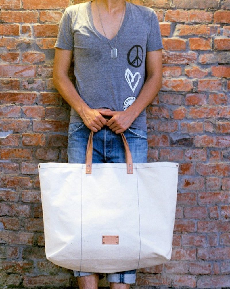 海军大白帆布包 / Navy Huge Bag / 牛皮背带 手工限量 - 侧背包/斜挎包 - 其他材质 白色