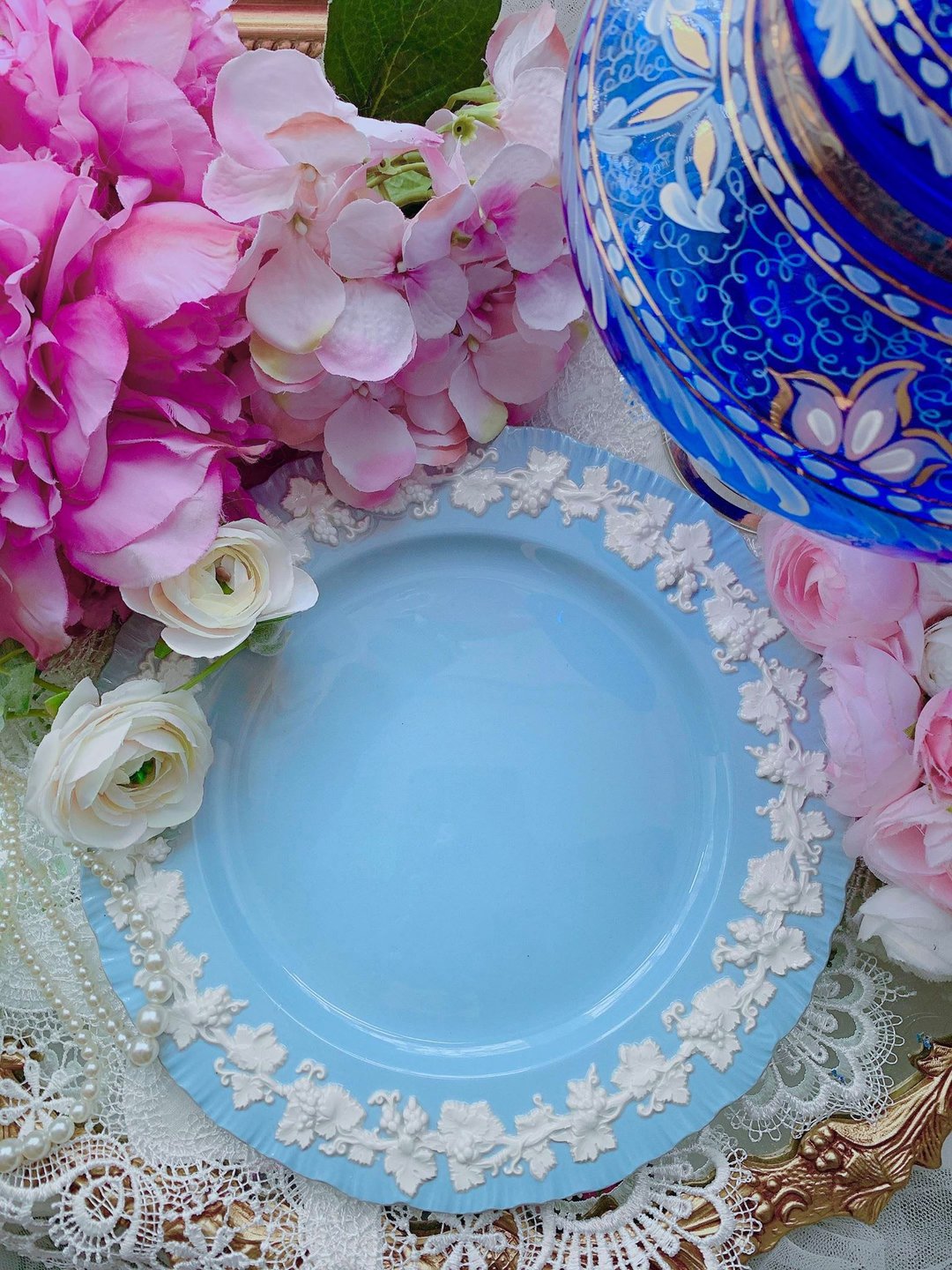 英国骨瓷Wedgwood 1940 年藤浮雕蛋糕盘库存品值得收藏马年 新年 - 浅碟/小碟子 - 瓷 