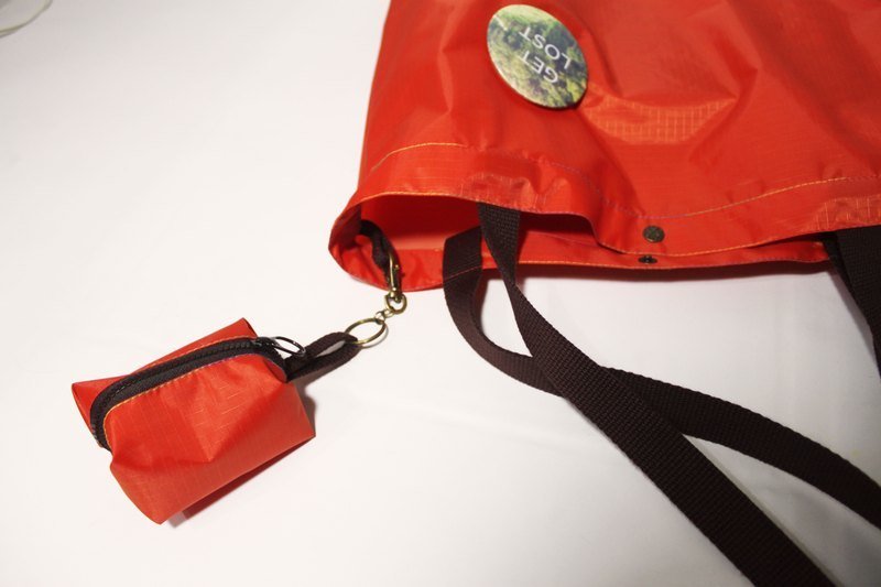 [CURLY CURLY]Tote Bags/宽底防水托特包(附大别针一枚)另外还加赠mini bag!!!!!!!!! - 侧背包/斜挎包 - 防水材质 多色